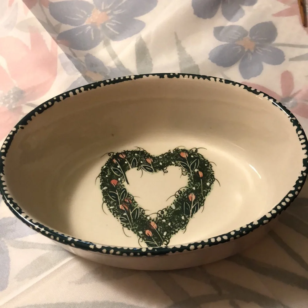 Set of 2 Teamson Hearts&Roses Baking Dishes w/Green Sponge Edge 9x2.25” & 7x2”